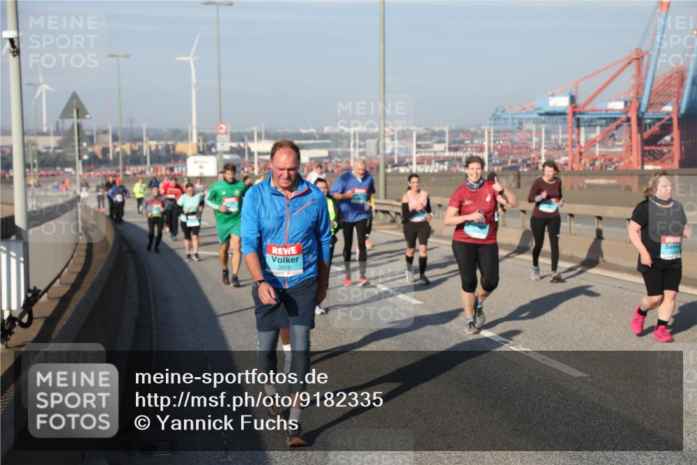 03.10.2025 - Köhlbrandbrückenlauf Yannick Fuchs http://msf.ph/oto/9182335 03.10.2025 08:59:38 Position 2 2659 meine-sportfotos.de