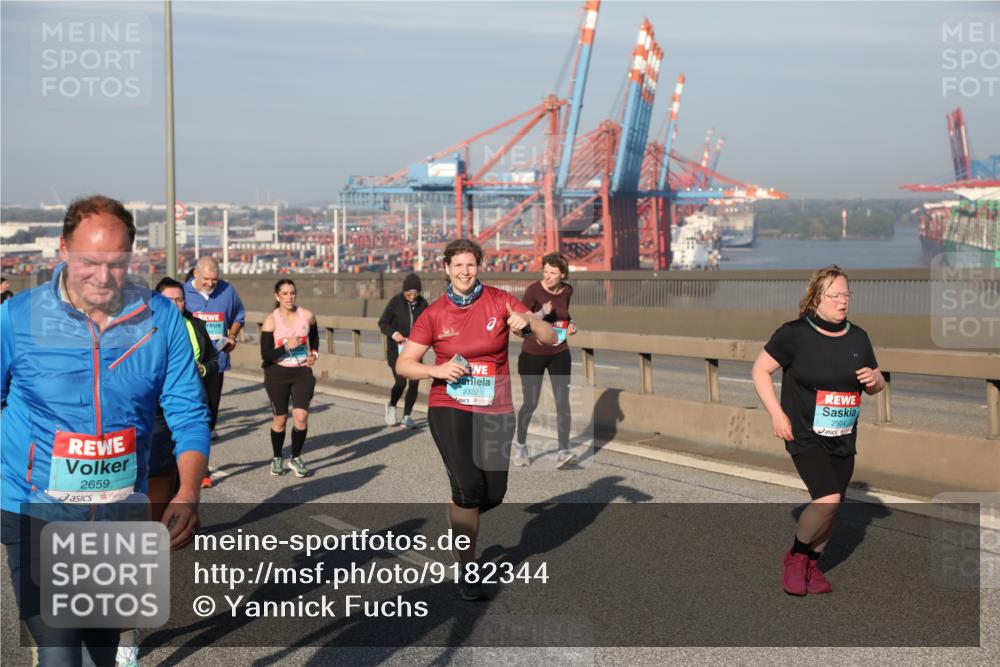 03.10.2025 - Köhlbrandbrückenlauf Yannick Fuchs http://msf.ph/oto/9182344 03.10.2025 08:59:40 Position 2 2659, 2332, 2504 meine-sportfotos.de