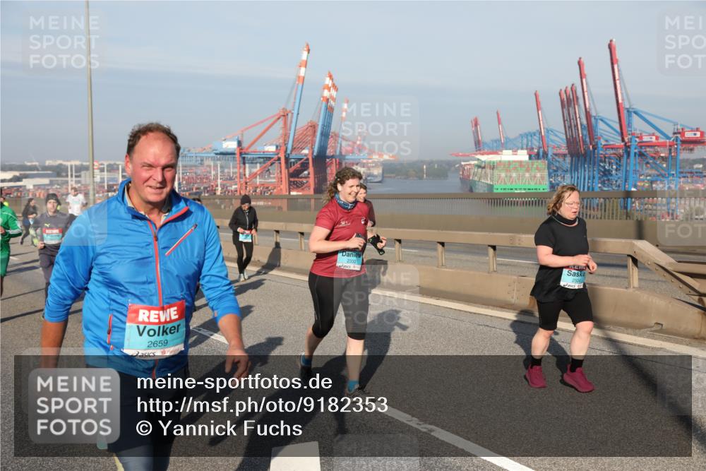 03.10.2025 - Köhlbrandbrückenlauf Yannick Fuchs http://msf.ph/oto/9182353 03.10.2025 08:59:41 Position 2 2659, 2332, 2504 meine-sportfotos.de