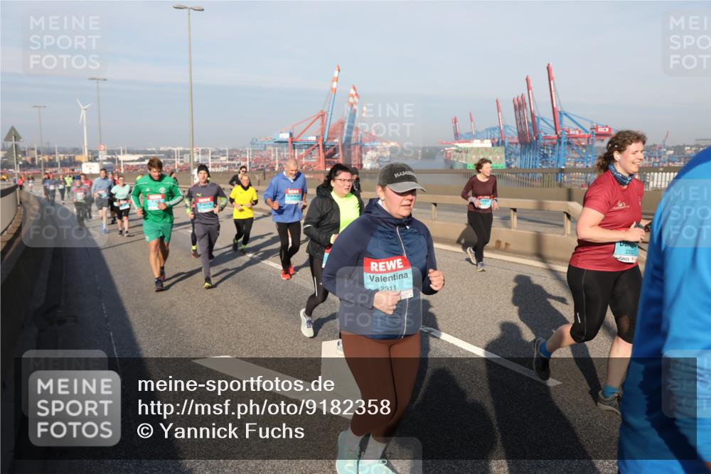 03.10.2025 - Köhlbrandbrückenlauf Yannick Fuchs http://msf.ph/oto/9182358 03.10.2025 08:59:42 Position 2 2332, 2311 meine-sportfotos.de