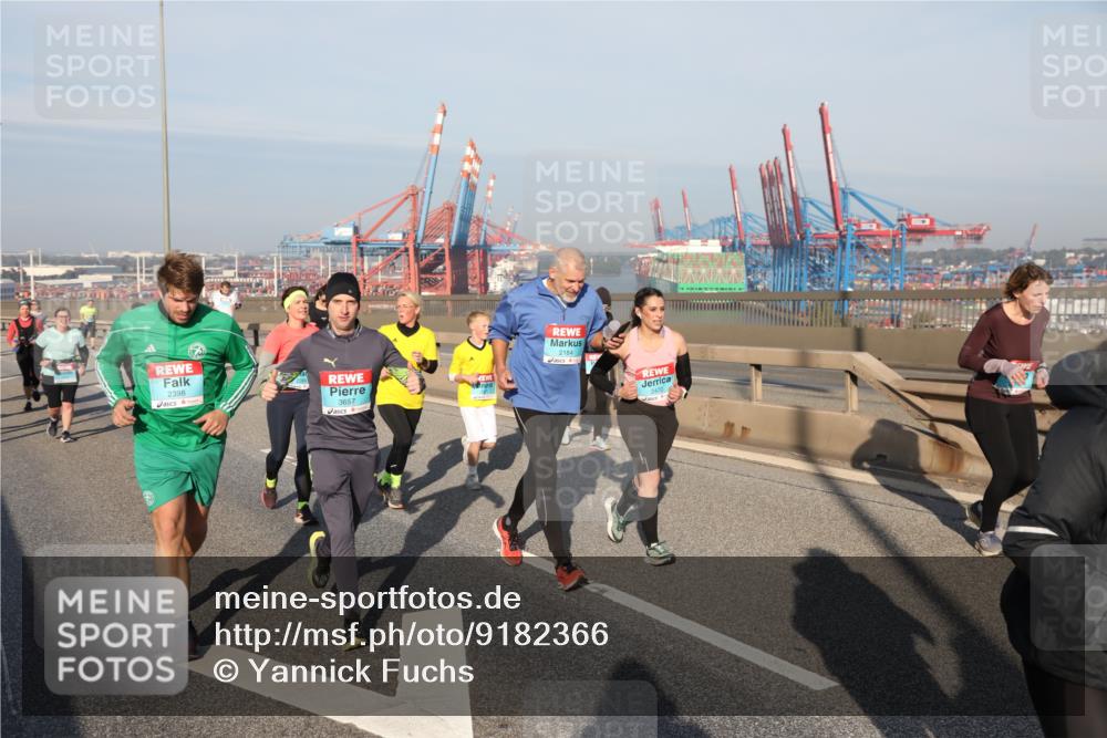 03.10.2025 - Köhlbrandbrückenlauf Yannick Fuchs http://msf.ph/oto/9182366 03.10.2025 08:59:44 Position 2 2398, 3657, 2184, 2470 meine-sportfotos.de