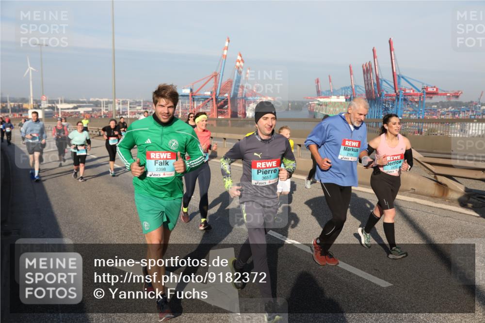 03.10.2025 - Köhlbrandbrückenlauf Yannick Fuchs http://msf.ph/oto/9182372 03.10.2025 08:59:45 Position 2 2398, 3657, 2184, 2470 meine-sportfotos.de