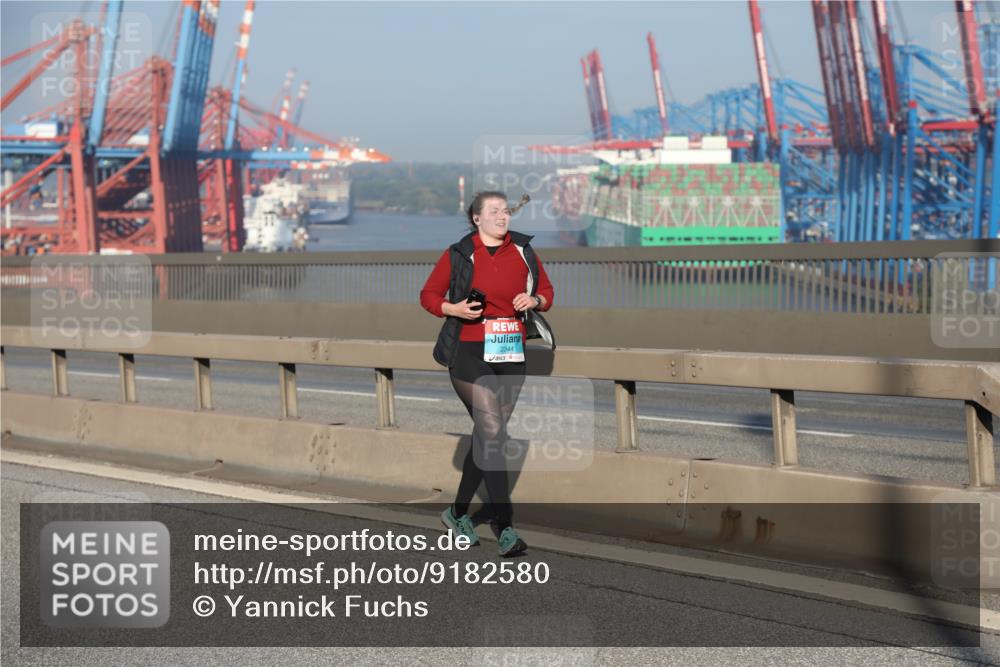 03.10.2025 - Köhlbrandbrückenlauf Yannick Fuchs http://msf.ph/oto/9182580 03.10.2025 09:00:24 Position 2 2344 meine-sportfotos.de