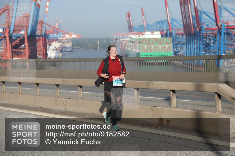 03.10.2025 - Köhlbrandbrückenlauf Yannick Fuchs http://msf.ph/oto/9182582 03.10.2025 09:00:24 Position 2 2344 meine-sportfotos.de