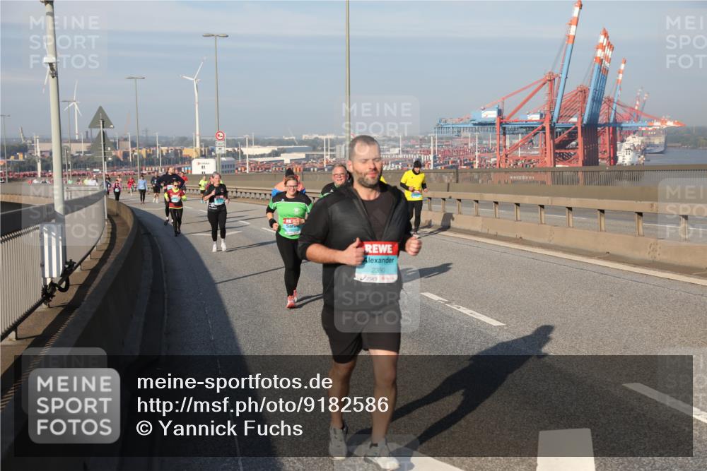 03.10.2025 - Köhlbrandbrückenlauf Yannick Fuchs http://msf.ph/oto/9182586 03.10.2025 09:00:25 Position 2 2390 meine-sportfotos.de