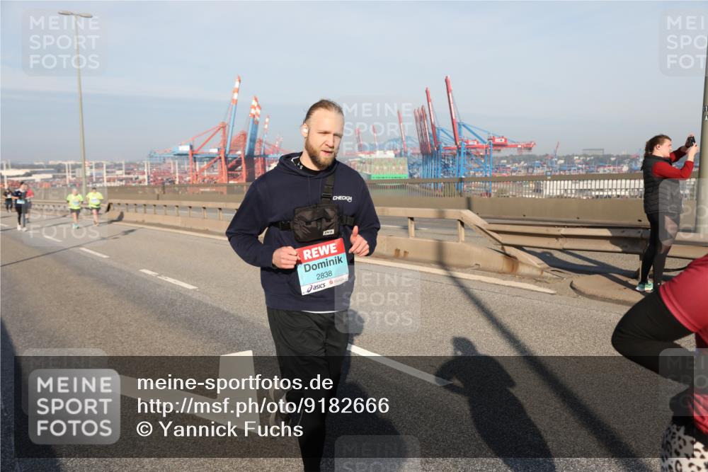 03.10.2025 - Köhlbrandbrückenlauf Yannick Fuchs http://msf.ph/oto/9182666 03.10.2025 09:00:40 Position 2 2838 meine-sportfotos.de