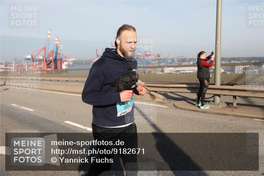 03.10.2025 - Köhlbrandbrückenlauf Yannick Fuchs http://msf.ph/oto/9182671 03.10.2025 09:00:40 Position 2 2838 meine-sportfotos.de