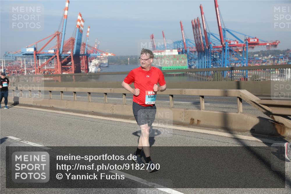 03.10.2025 - Köhlbrandbrückenlauf Yannick Fuchs http://msf.ph/oto/9182700 03.10.2025 09:00:55 Position 2 1961 meine-sportfotos.de