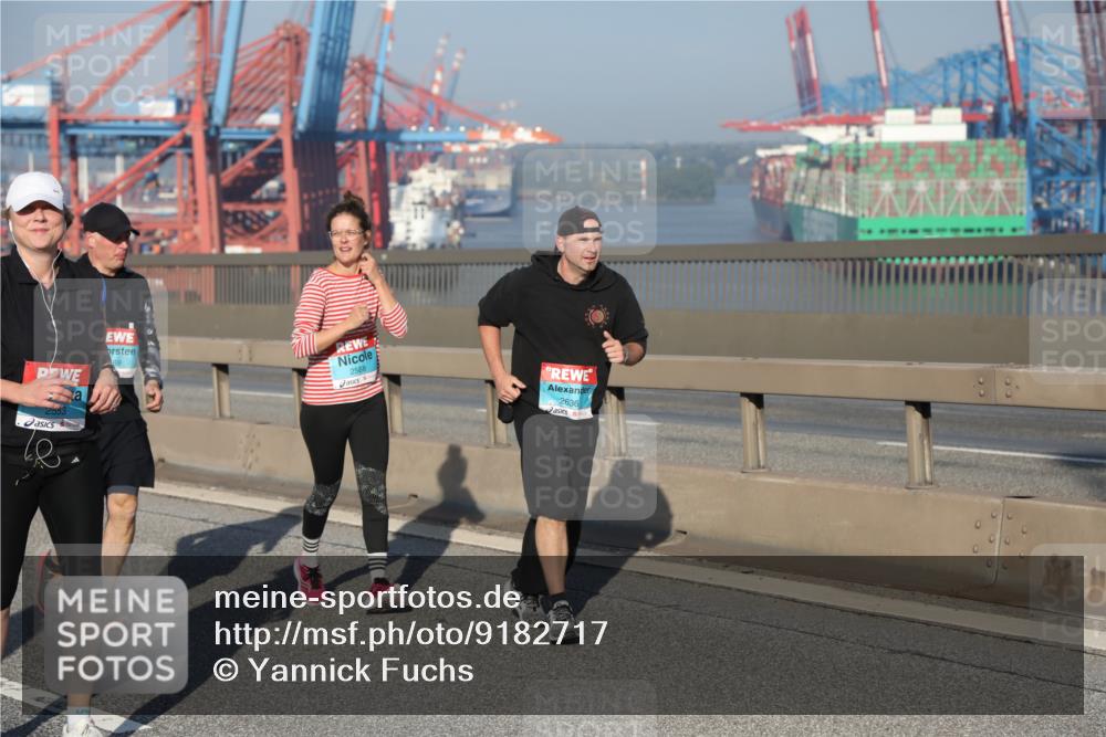 03.10.2025 - Köhlbrandbrückenlauf Yannick Fuchs http://msf.ph/oto/9182717 03.10.2025 09:01:04 Position 2 2568, 2636, 2553 meine-sportfotos.de