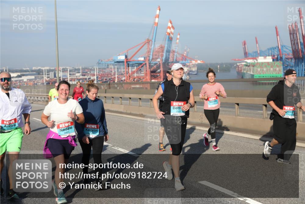 03.10.2025 - Köhlbrandbrückenlauf Yannick Fuchs http://msf.ph/oto/9182724 03.10.2025 09:01:05 Position 2 3439, 3453, 2553, 2636 meine-sportfotos.de