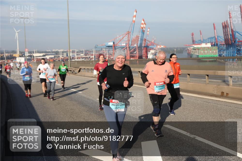 03.10.2025 - Köhlbrandbrückenlauf Yannick Fuchs http://msf.ph/oto/9182777 03.10.2025 09:01:18 Position 2 2324, 3097 meine-sportfotos.de