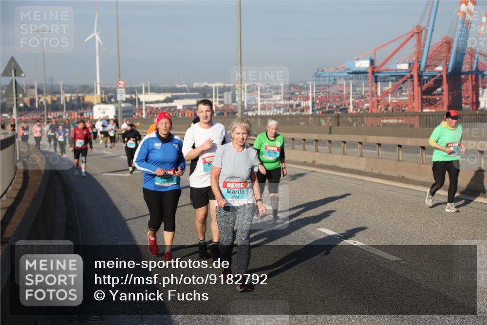 03.10.2025 - Köhlbrandbrückenlauf Yannick Fuchs http://msf.ph/oto/9182792 03.10.2025 09:01:20 Position 2 3298 meine-sportfotos.de