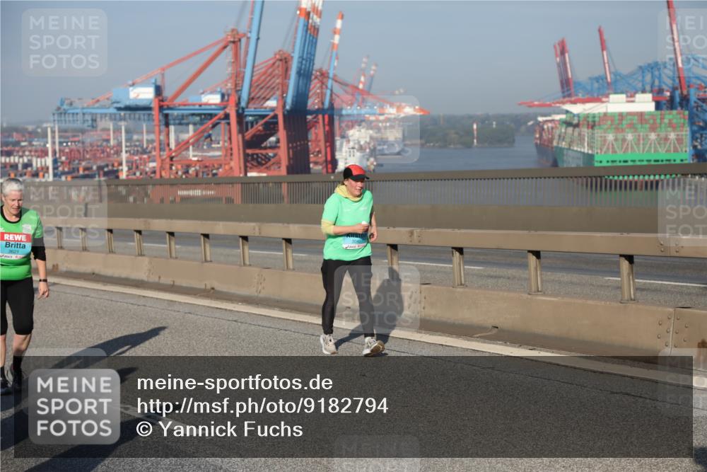 03.10.2025 - Köhlbrandbrückenlauf Yannick Fuchs http://msf.ph/oto/9182794 03.10.2025 09:01:21 Position 2 3621 meine-sportfotos.de