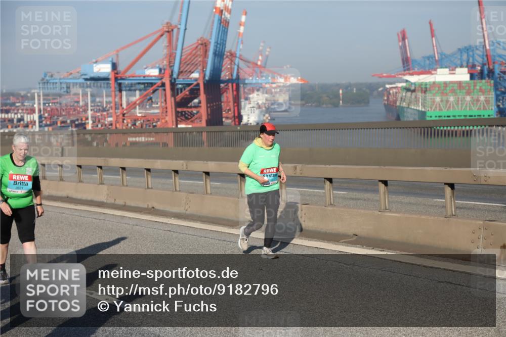 03.10.2025 - Köhlbrandbrückenlauf Yannick Fuchs http://msf.ph/oto/9182796 03.10.2025 09:01:21 Position 2 3621 meine-sportfotos.de