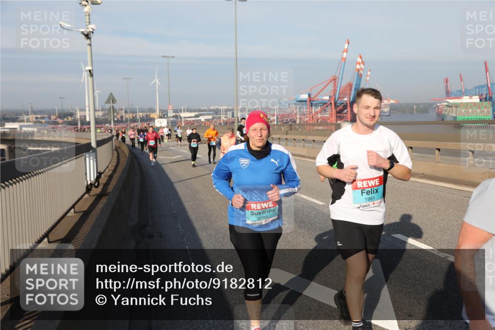 03.10.2025 - Köhlbrandbrückenlauf Yannick Fuchs http://msf.ph/oto/9182812 03.10.2025 09:01:24 Position 2 3080, 1981 meine-sportfotos.de