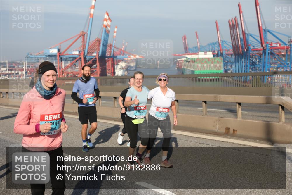 03.10.2025 - Köhlbrandbrückenlauf Yannick Fuchs http://msf.ph/oto/9182886 03.10.2025 09:01:39 Position 2 233, 2894, 2895 meine-sportfotos.de