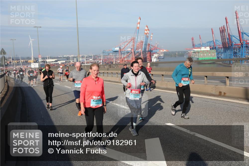 03.10.2025 - Köhlbrandbrückenlauf Yannick Fuchs http://msf.ph/oto/9182961 03.10.2025 09:01:52 Position 2 2513, 3225, 3442, 3438 meine-sportfotos.de