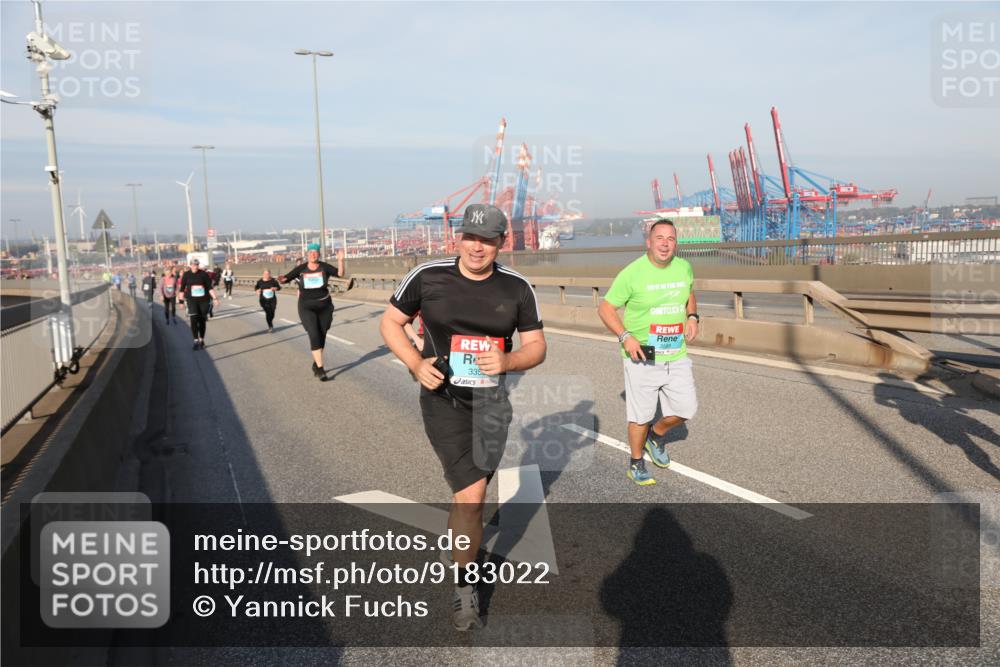 03.10.2025 - Köhlbrandbrückenlauf Yannick Fuchs http://msf.ph/oto/9183022 03.10.2025 09:02:04 Position 2 335 meine-sportfotos.de