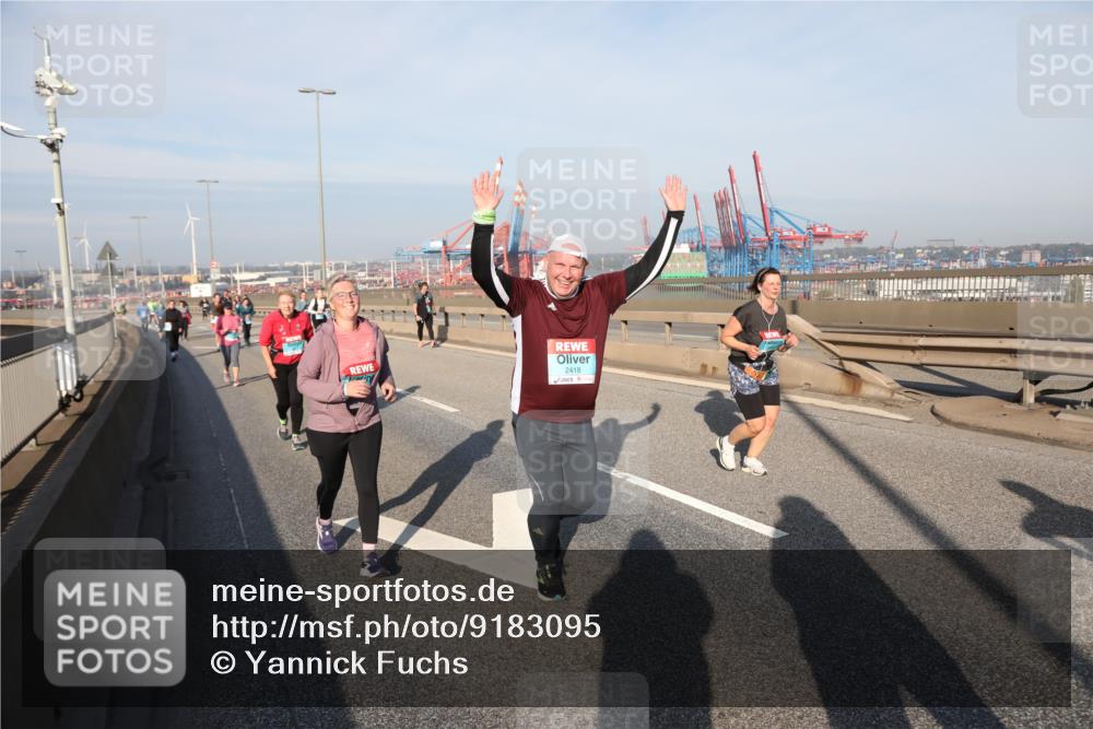 03.10.2025 - Köhlbrandbrückenlauf Yannick Fuchs http://msf.ph/oto/9183095 03.10.2025 09:02:14 Position 2 2418 meine-sportfotos.de