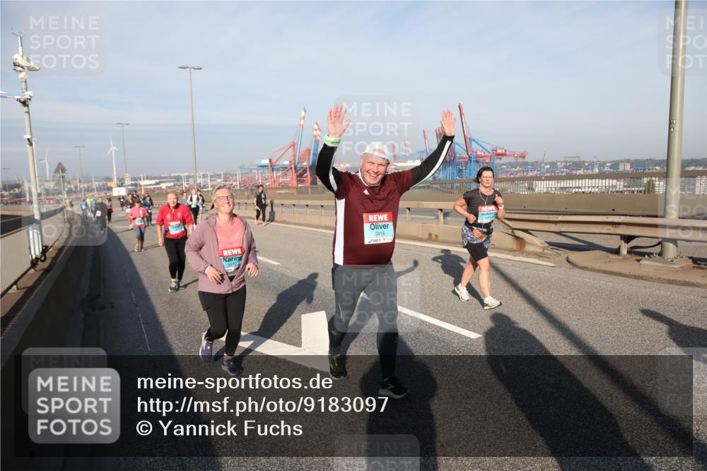 03.10.2025 - Köhlbrandbrückenlauf Yannick Fuchs http://msf.ph/oto/9183097 03.10.2025 09:02:14 Position 2 2418 meine-sportfotos.de