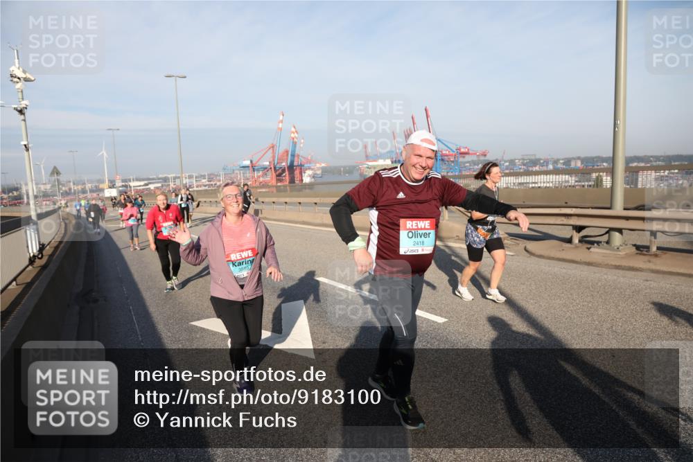 03.10.2025 - Köhlbrandbrückenlauf Yannick Fuchs http://msf.ph/oto/9183100 03.10.2025 09:02:14 Position 2 3589, 2418 meine-sportfotos.de