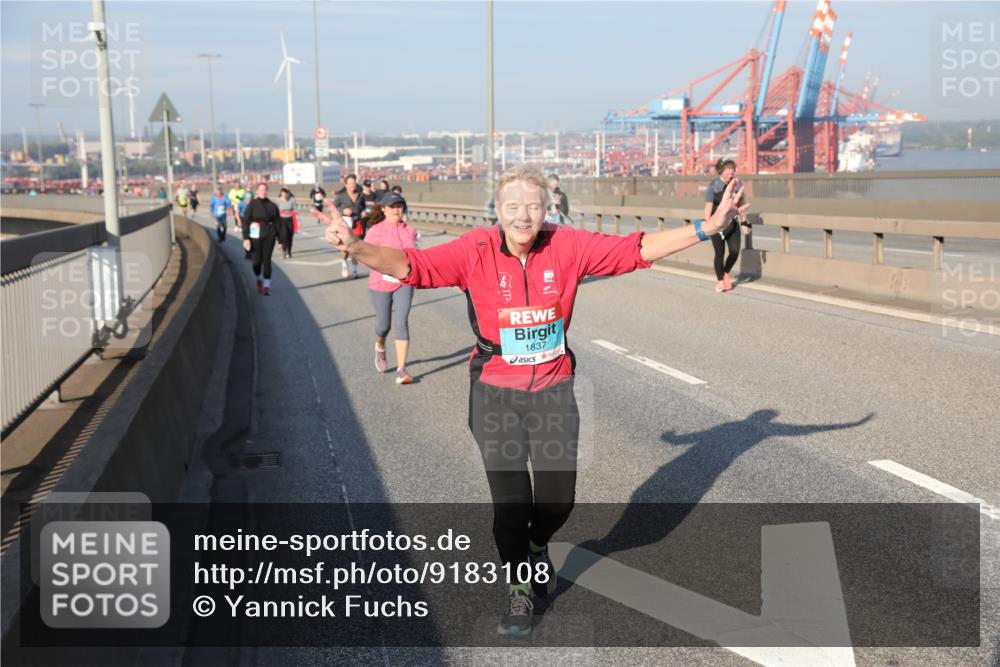 03.10.2025 - Köhlbrandbrückenlauf Yannick Fuchs http://msf.ph/oto/9183108 03.10.2025 09:02:16 Position 2 1837 meine-sportfotos.de