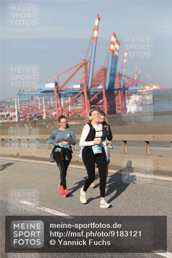 03.10.2025 - Köhlbrandbrückenlauf Yannick Fuchs http://msf.ph/oto/9183121 03.10.2025 09:02:19 Position 2 285 meine-sportfotos.de