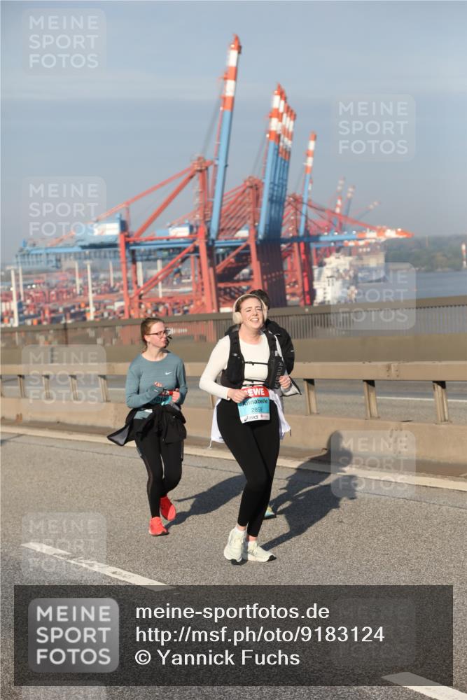 03.10.2025 - Köhlbrandbrückenlauf Yannick Fuchs http://msf.ph/oto/9183124 03.10.2025 09:02:19 Position 2 2859 meine-sportfotos.de