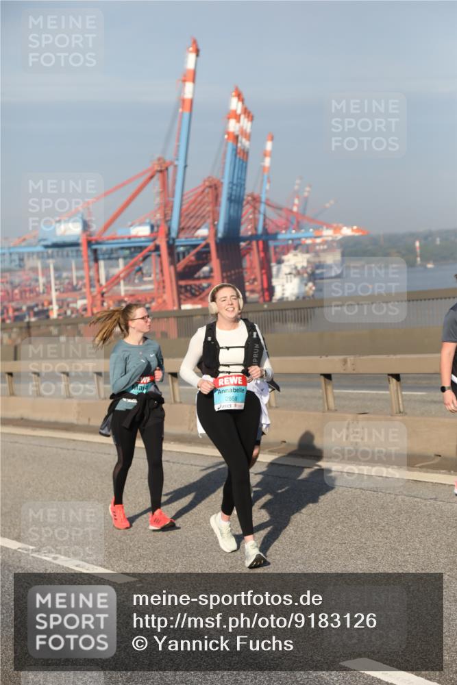03.10.2025 - Köhlbrandbrückenlauf Yannick Fuchs http://msf.ph/oto/9183126 03.10.2025 09:02:19 Position 2 2859 meine-sportfotos.de
