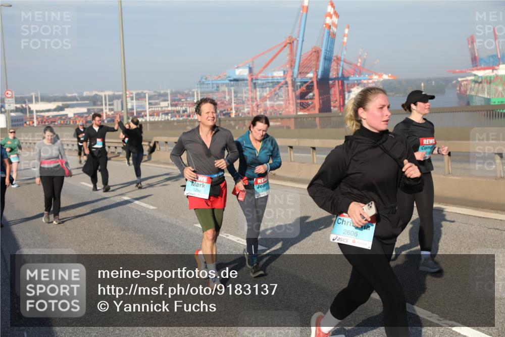 03.10.2025 - Köhlbrandbrückenlauf Yannick Fuchs http://msf.ph/oto/9183137 03.10.2025 09:02:25 Position 2 1256, 2606, 014 meine-sportfotos.de