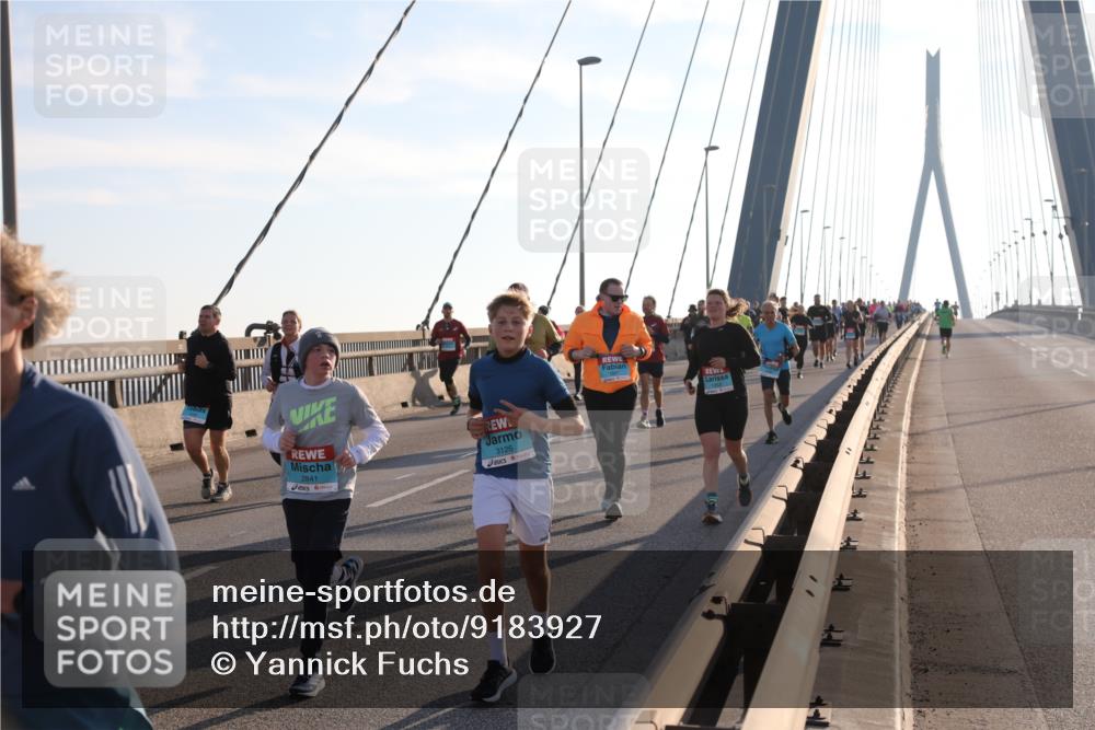 03.10.2025 - Köhlbrandbrückenlauf Yannick Fuchs http://msf.ph/oto/9183927 03.10.2025 08:31:23 Position 1 2841, 3126 meine-sportfotos.de