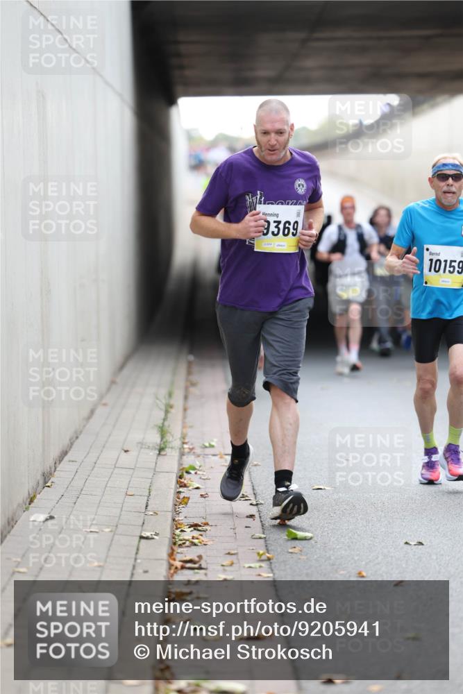 05.10.2025 - 20. swb-Marathon Bremen Michael Strokosch http://msf.ph/oto/9205941 05.10.2025 10:44:59 Laufen 369, 01854, 10159 meine-sportfotos.de