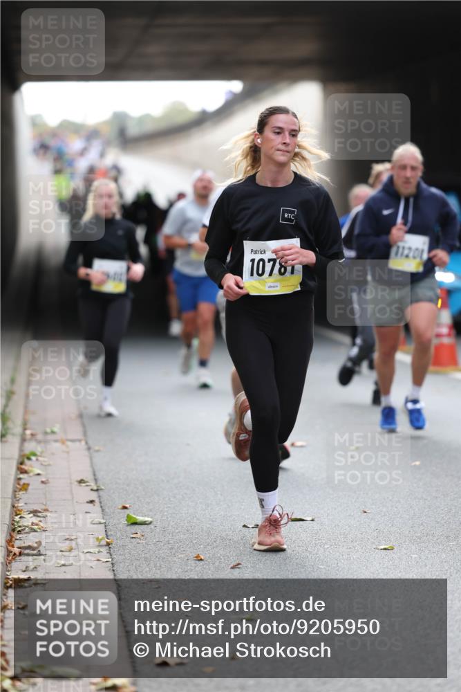 05.10.2025 - 20. swb-Marathon Bremen Michael Strokosch http://msf.ph/oto/9205950 05.10.2025 10:45:04 Laufen 1078, 11201 meine-sportfotos.de