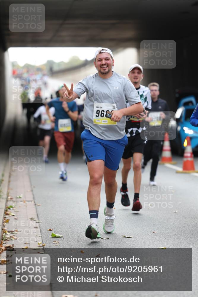 05.10.2025 - 20. swb-Marathon Bremen Michael Strokosch http://msf.ph/oto/9205961 05.10.2025 10:45:08 Laufen 968, 02493 meine-sportfotos.de