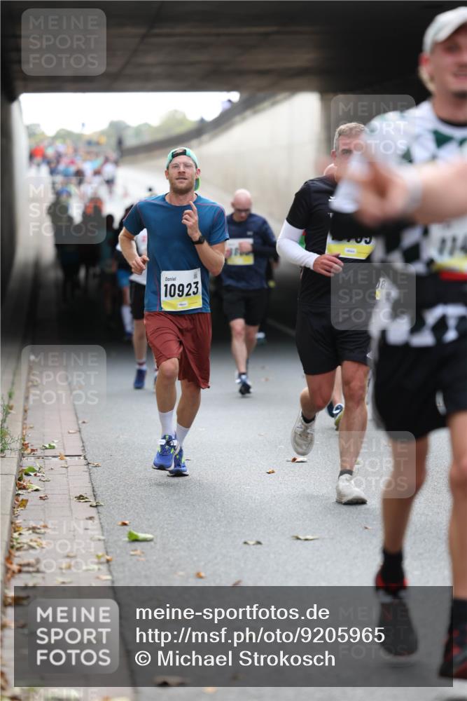 05.10.2025 - 20. swb-Marathon Bremen Michael Strokosch http://msf.ph/oto/9205965 05.10.2025 10:45:10 Laufen 10923 meine-sportfotos.de