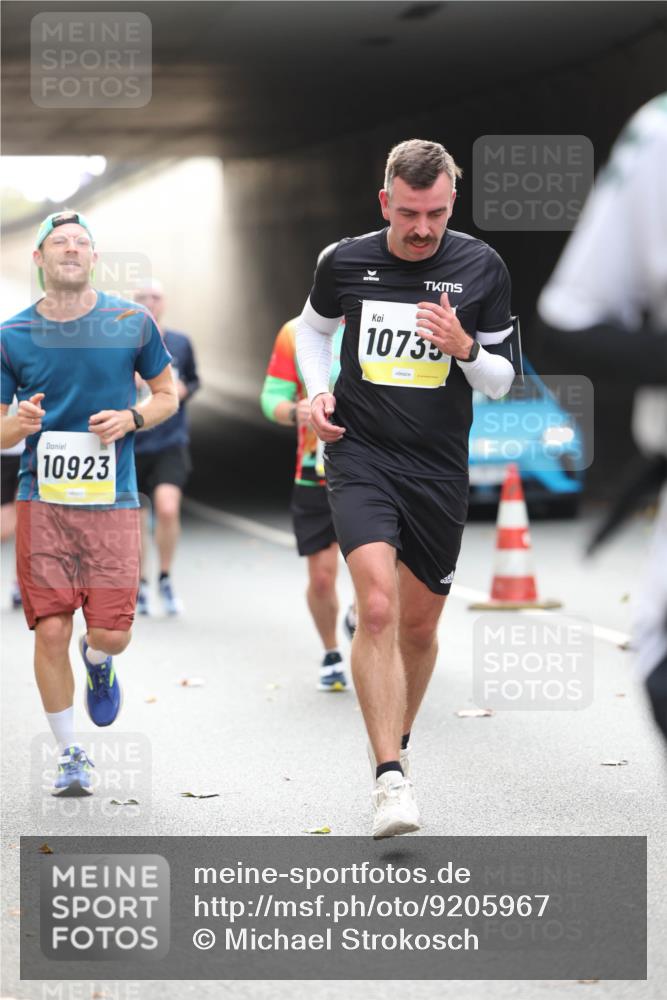 05.10.2025 - 20. swb-Marathon Bremen Michael Strokosch http://msf.ph/oto/9205967 05.10.2025 10:45:11 Laufen 10923, 10735, 9, 27 meine-sportfotos.de