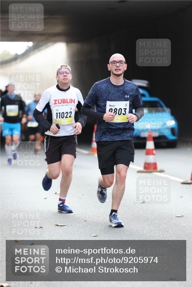 05.10.2025 - 20. swb-Marathon Bremen Michael Strokosch http://msf.ph/oto/9205974 05.10.2025 10:45:14 Laufen 43, 11022, 9803 meine-sportfotos.de