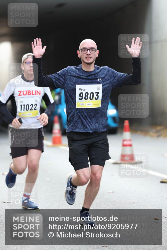 05.10.2025 - 20. swb-Marathon Bremen Michael Strokosch http://msf.ph/oto/9205977 05.10.2025 10:45:14 Laufen 11022, 9803, 02293 meine-sportfotos.de