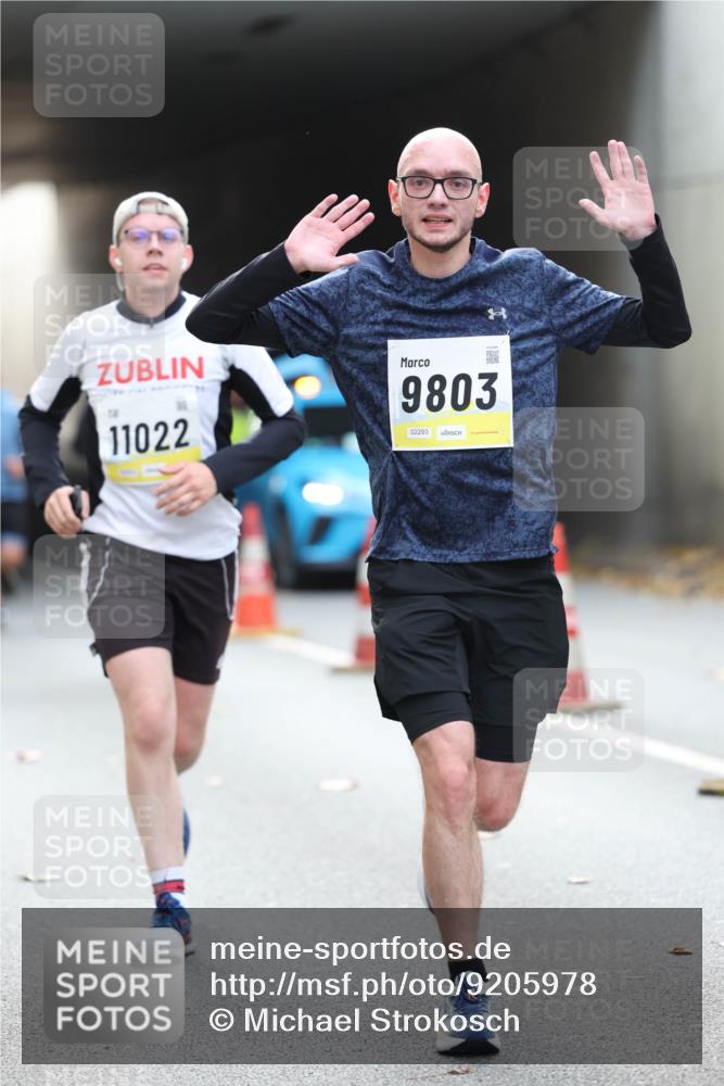 05.10.2025 - 20. swb-Marathon Bremen Michael Strokosch http://msf.ph/oto/9205978 05.10.2025 10:45:15 Laufen 11022, 9803, 02293 meine-sportfotos.de