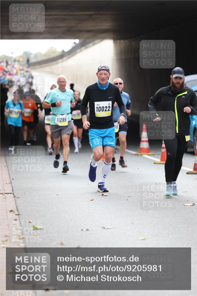 05.10.2025 - 20. swb-Marathon Bremen Michael Strokosch http://msf.ph/oto/9205981 05.10.2025 10:45:16 Laufen 11295, 10022, 13, 6 meine-sportfotos.de