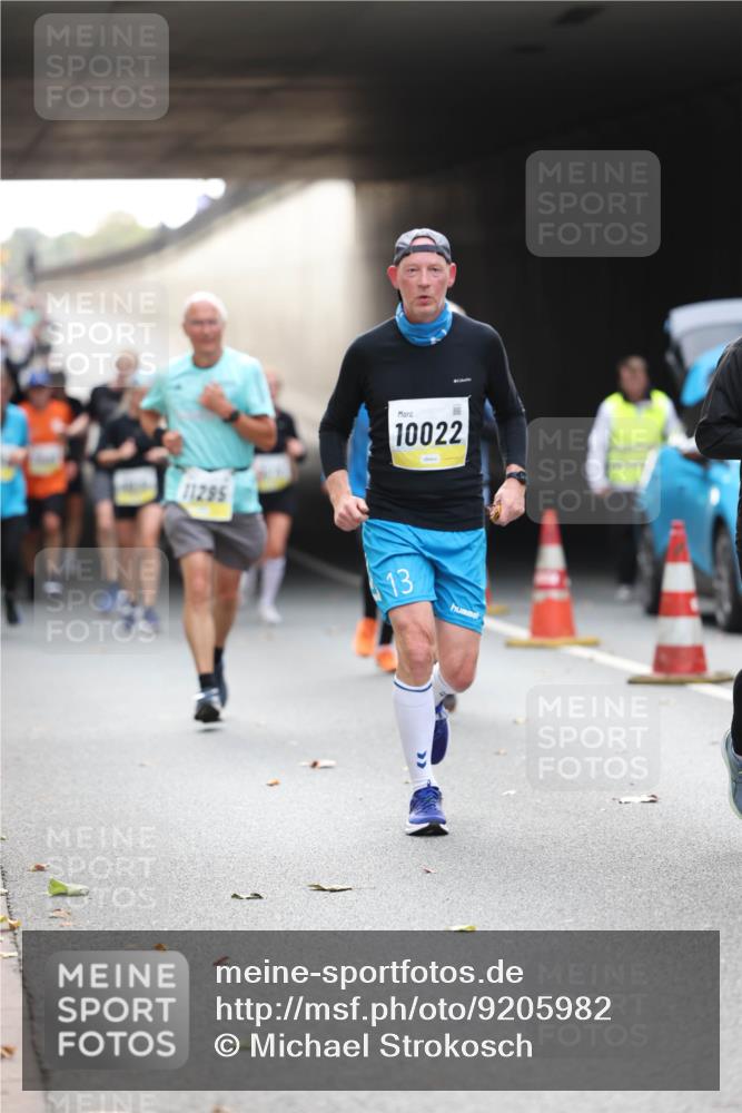 05.10.2025 - 20. swb-Marathon Bremen Michael Strokosch http://msf.ph/oto/9205982 05.10.2025 10:45:17 Laufen 11295, 10022, 13 meine-sportfotos.de