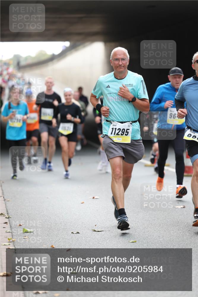 05.10.2025 - 20. swb-Marathon Bremen Michael Strokosch http://msf.ph/oto/9205984 05.10.2025 10:45:19 Laufen 43, 11295, 96, 80 meine-sportfotos.de