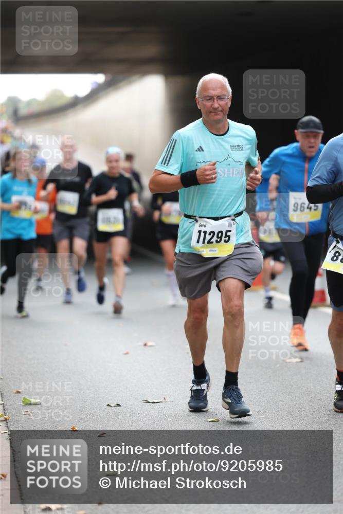 05.10.2025 - 20. swb-Marathon Bremen Michael Strokosch http://msf.ph/oto/9205985 05.10.2025 10:45:19 Laufen 11295, 01896, 9645, 8 meine-sportfotos.de