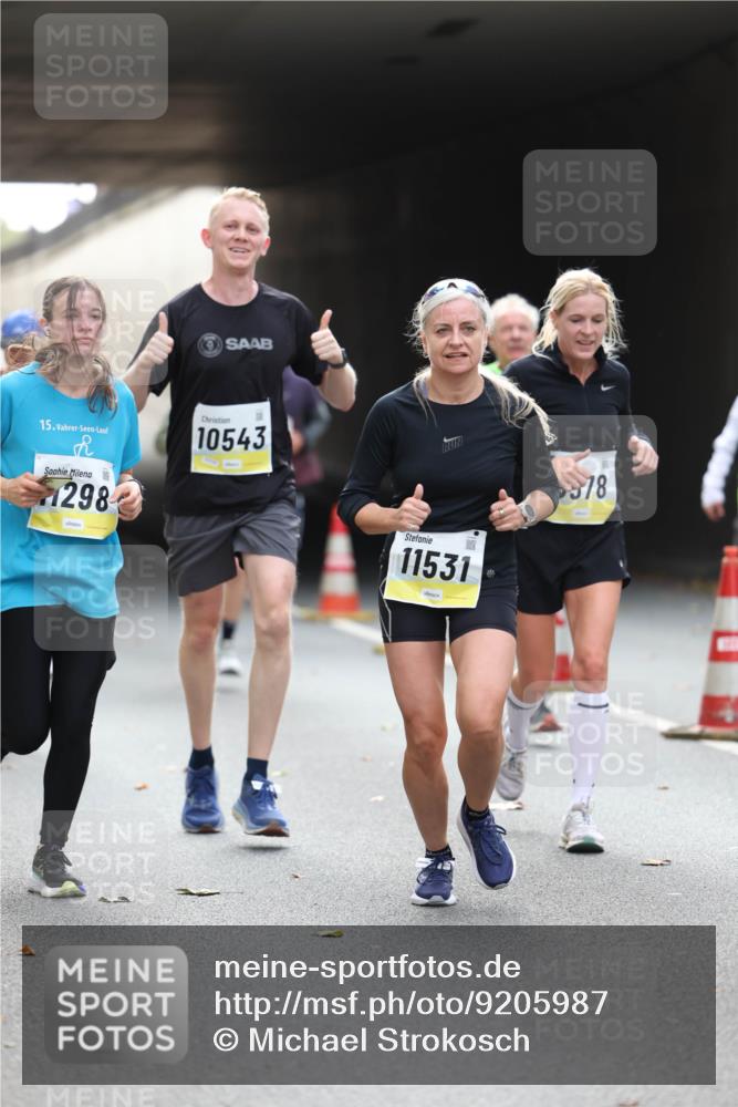 05.10.2025 - 20. swb-Marathon Bremen Michael Strokosch http://msf.ph/oto/9205987 05.10.2025 10:45:22 Laufen 15, 1298, 10543, 11531, 78 meine-sportfotos.de