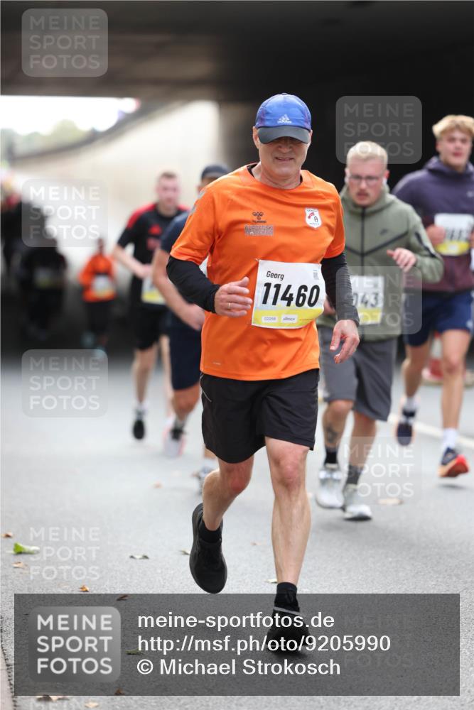 05.10.2025 - 20. swb-Marathon Bremen Michael Strokosch http://msf.ph/oto/9205990 05.10.2025 10:45:25 Laufen 11460, 43, 02258 meine-sportfotos.de