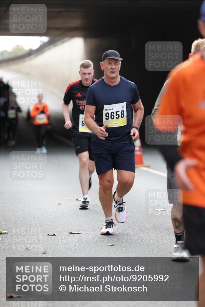 05.10.2025 - 20. swb-Marathon Bremen Michael Strokosch http://msf.ph/oto/9205992 05.10.2025 10:45:26 Laufen 9658 meine-sportfotos.de