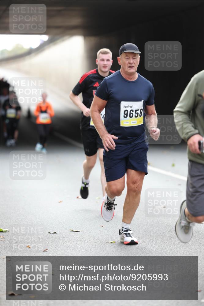 05.10.2025 - 20. swb-Marathon Bremen Michael Strokosch http://msf.ph/oto/9205993 05.10.2025 10:45:26 Laufen 9658 meine-sportfotos.de