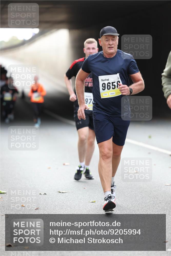 05.10.2025 - 20. swb-Marathon Bremen Michael Strokosch http://msf.ph/oto/9205994 05.10.2025 10:45:27 Laufen 9658, 97, 01844 meine-sportfotos.de