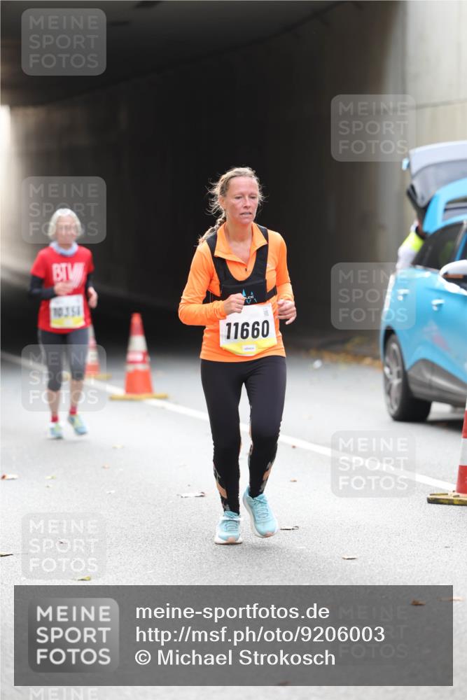 05.10.2025 - 20. swb-Marathon Bremen Michael Strokosch http://msf.ph/oto/9206003 05.10.2025 10:45:33 Laufen 10354, 11660 meine-sportfotos.de