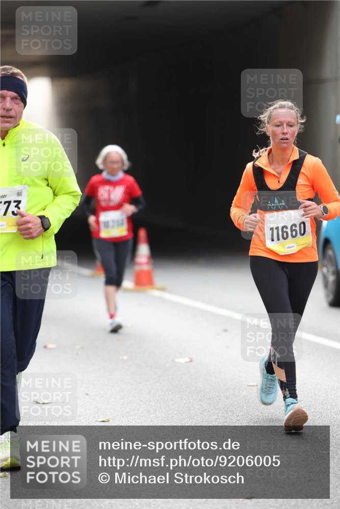 05.10.2025 - 20. swb-Marathon Bremen Michael Strokosch http://msf.ph/oto/9206005 05.10.2025 10:45:33 Laufen 573, 11660 meine-sportfotos.de